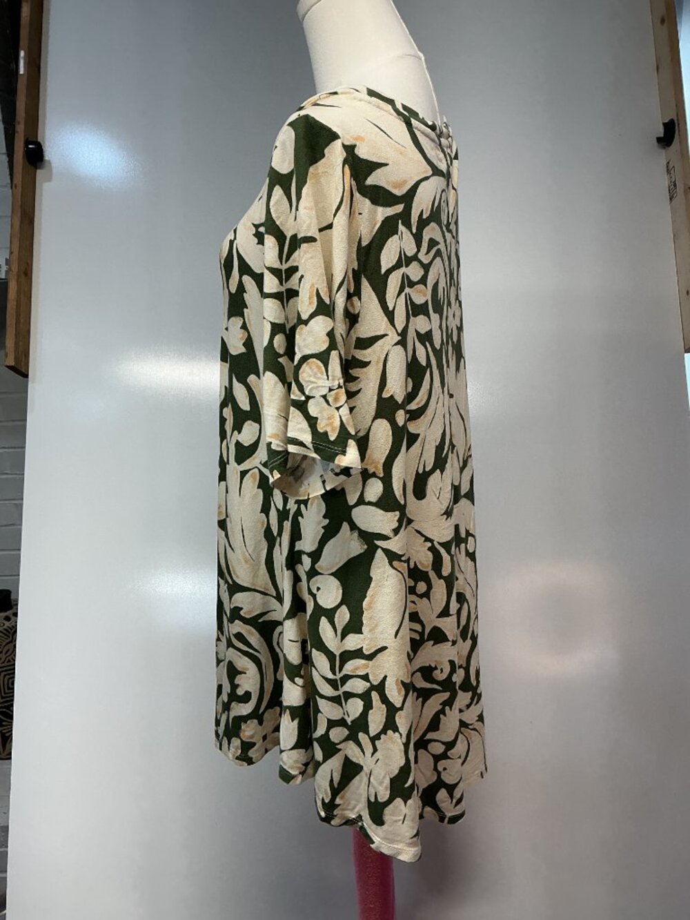 Lane Bryant 18/20 Green Cream Floral Swing Tunic Top Rayon Stretch Plus Size - Picture 15 of 16